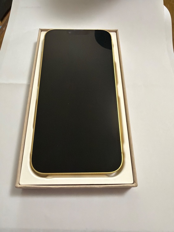 iPhone iPhone 14 Plus 128GB Softbank（スマホ）の商品画像 - 査定依頼日：2026年6月16日 - 最高査定価格：53,000円