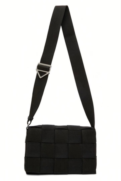 BOTTEGA VENETA カセットバック　ナイロン（ブランドバッグ）の商品画像 - 査定依頼日：2026年1月11日 - 最高査定価格：90,000円