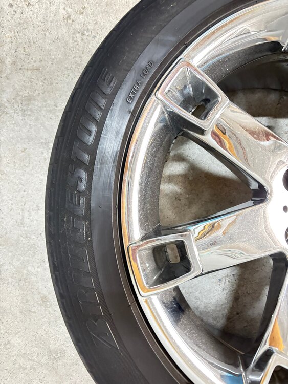 タイヤホイール（カー用品）の商品画像 - 査定依頼日：2025年4月2日 - 最高査定価格：500円