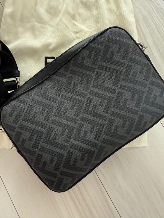 USDFE73005011（ブランドバッグ）の商品画像 - 査定依頼日：2025年1月8日 - 最高査定価格：90,000円