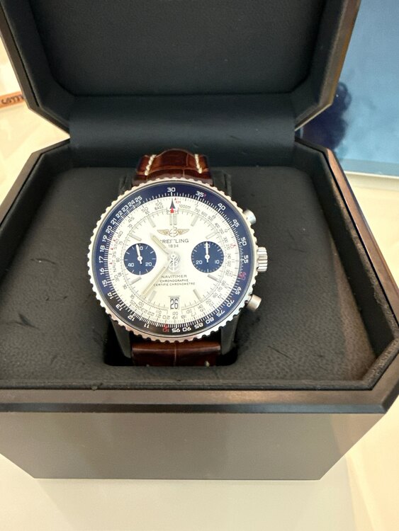 ブライトリング ナビタイマー A233G05kb（高級時計）の商品画像 - 査定依頼日：2025年3月17日 - 最高査定価格：480,000円