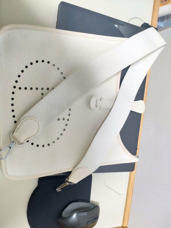 エルメス　エブリン　白　PM（ブランドバッグ）の商品画像 - 査定依頼日：2026年3月2日 - 最高査定価格：180,000円