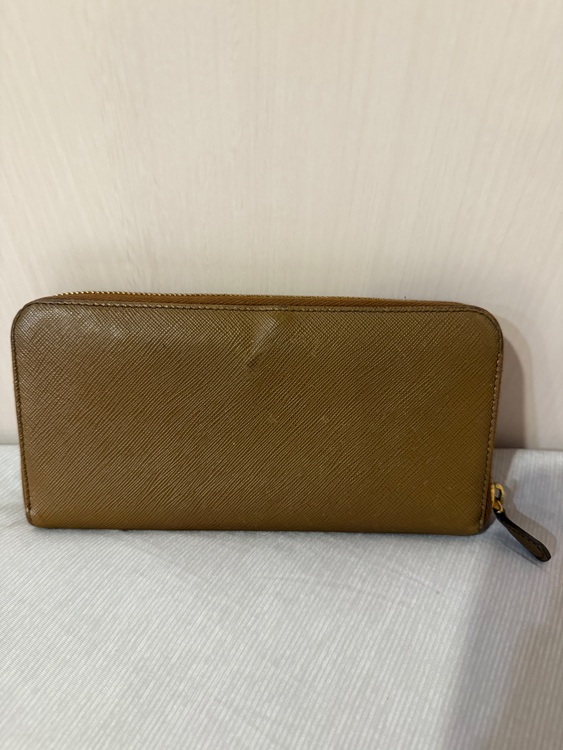 SAFFIANO METAL ZIP AROUND WALLET型番1ML506（ブランド財布・小物）の商品画像 - 査定依頼日：2025年10月7日 - 最高査定価格：100,000円