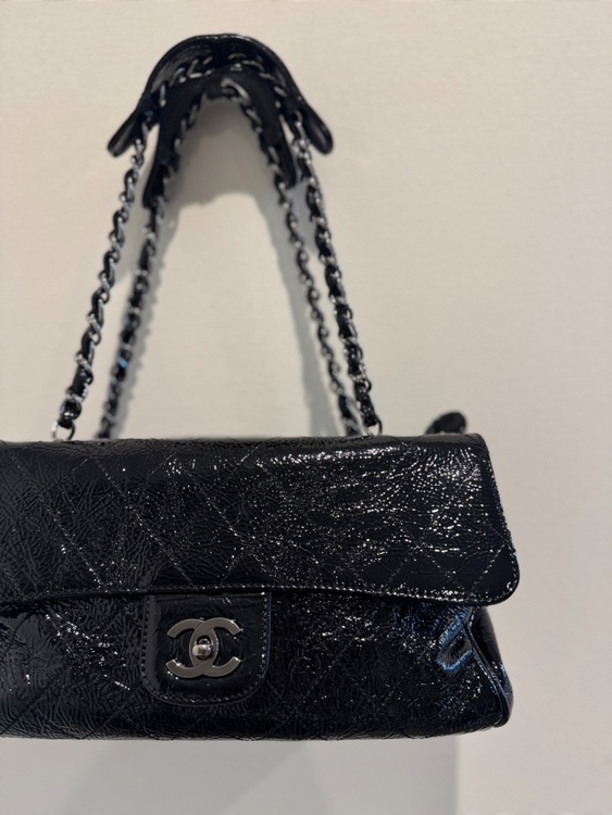 ブラックキルティングパテントレザーリッツフラップバッグ（ブランドバッグ）の商品画像 - 査定依頼日：2025年12月7日 - 最高査定価格：220,000円