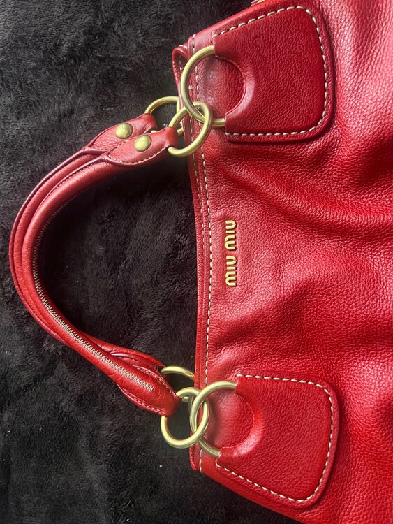 ミュウミュウ  （ブランドバッグ）の商品画像 - 査定依頼日：2025年3月7日 - 最高査定価格：20,000円