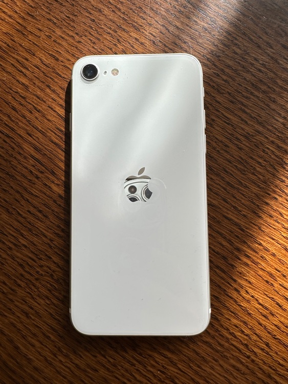 iPhoneSE（スマホ）の商品画像 - 査定依頼日：2025年11月24日 - 最高査定価格：100,000円