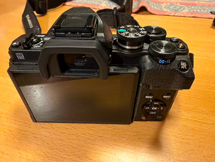 OLYMPUS OM-D E-M10（カメラ）の商品画像 - 査定依頼日：2026年5月10日 - 最高査定価格：20,100円