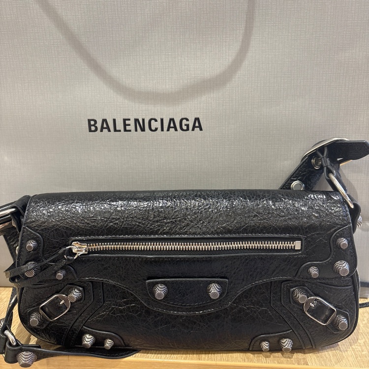 バレンシアガ  （ブランドバッグ）の商品画像 - 査定依頼日：2025年9月28日 - 最高査定価格：140,000円