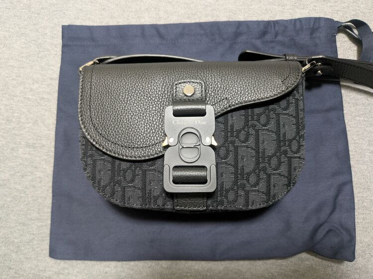 サドルバックミニ（ブランドバッグ）の商品画像 - 査定依頼日：2025年9月10日 - 最高査定価格：180,000円