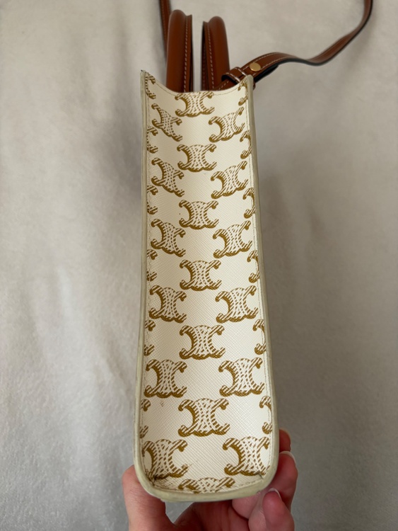 セリーヌ　ミニバーティカルカバ　2way ショルダーバッグ　ホワイト（ブランドバッグ）の商品画像 - 査定依頼日：2026年3月21日 - 最高査定価格：100,000円