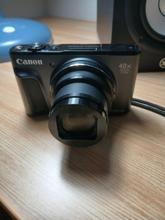 Canon PowerShot SX720 HS（ブラック）（カメラ）の商品画像 - 査定依頼日：2026年8月30日 - 最高査定価格：34,000円