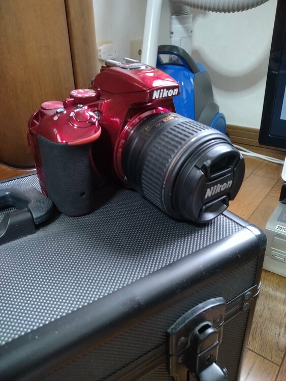 D5500レッドモデルレンズキット（カメラ）の商品画像 - 査定依頼日：2026年4月15日 - 最高査定価格：24,500円