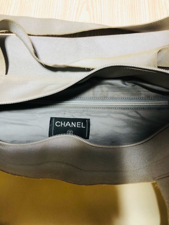 ナイロントートバッグ（ブランドバッグ）の商品画像 - 査定依頼日：2026年1月14日 - 最高査定価格：10,000円