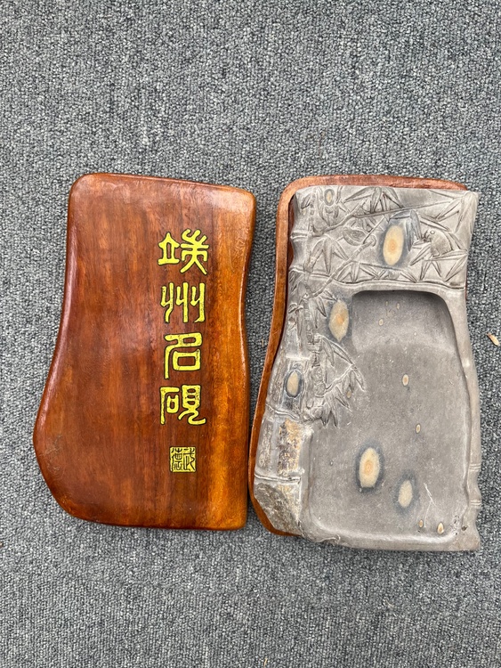 「端渓石（たんけいせき）」を素材とした、端州名硯（端渓硯）の唐木蓋（木製の蓋）（美術品・骨董品）の商品画像 - 査定依頼日：2026年2月20日 - 最高査定価格：1,000円