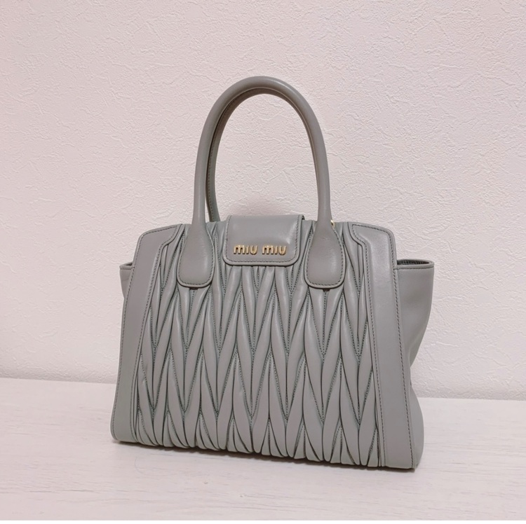 ミュウミュウ  （ブランドバッグ）の商品画像 - 査定依頼日：2025年9月25日 - 最高査定価格：50,000円