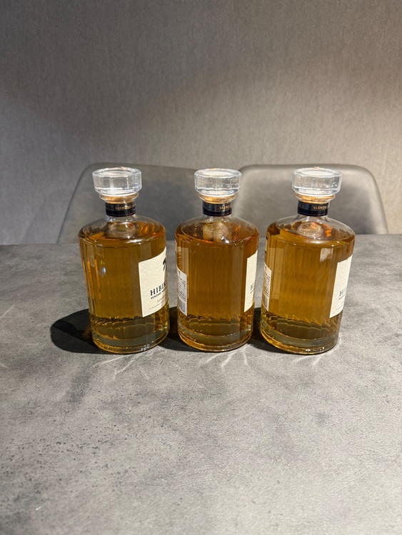 響（お酒）の商品画像 - 査定依頼日：2025年11月25日 - 最高査定価格：27,000円