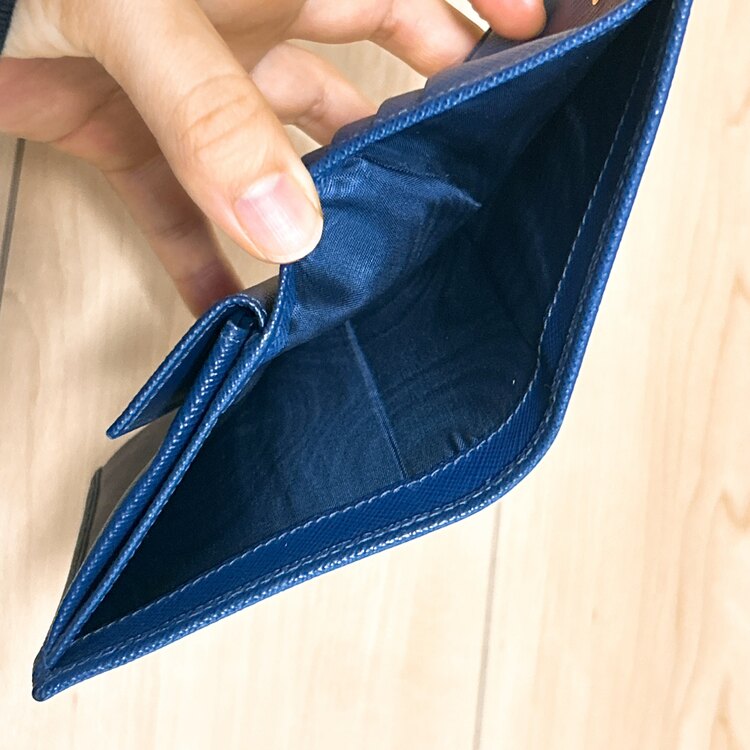 二つ折り財布（ブランド財布・小物）の商品画像 - 査定依頼日：2025年5月11日 - 最高査定価格：5,000円