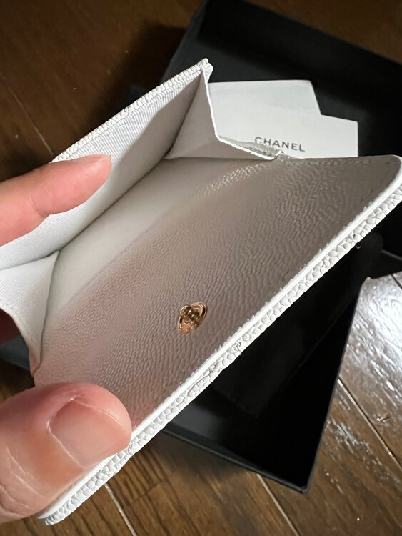 三つ折り財布　キャビアスキン（ブランド財布・小物）の商品画像 - 査定依頼日：2025年5月26日 - 最高査定価格：80,000円