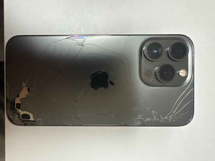 iPhone iPhone 13 Pro 256GB SIMフリー（スマホ）の商品画像 - 査定依頼日：2026年9月22日 - 最高査定価格：29,000円