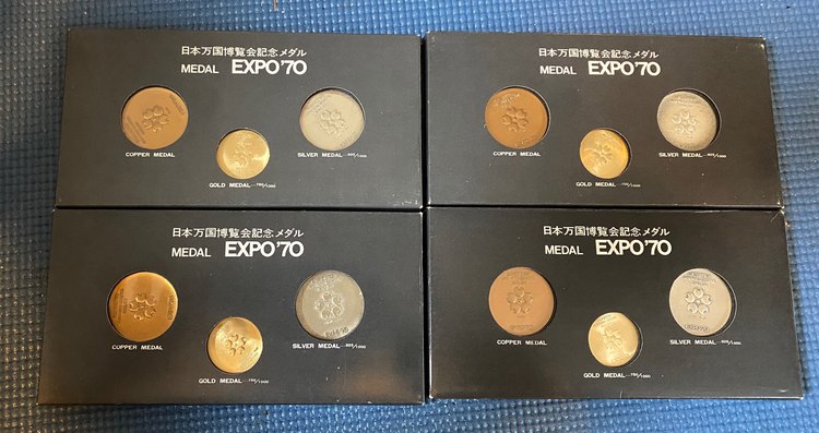 EXPO70メダル3点セット4箱（金・貴金属）の商品画像 - 査定依頼日：2023年3月15日 - 最高査定価格：360,000円
