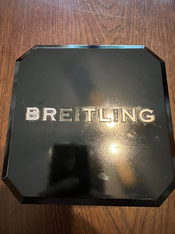 ブライトリング ナビタイマー A412E05Np（高級時計）の商品画像 - 査定依頼日：2025年5月31日 - 最高査定価格：485,000円