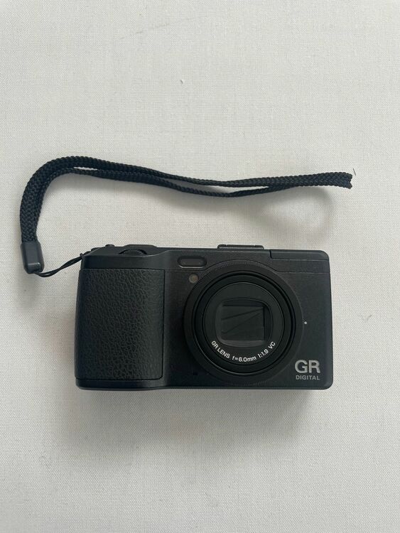 RICOH GR DIGITAL Ⅳ（カメラ）の商品画像 - 査定依頼日：2025年11月11日 - 最高査定価格：28,000円