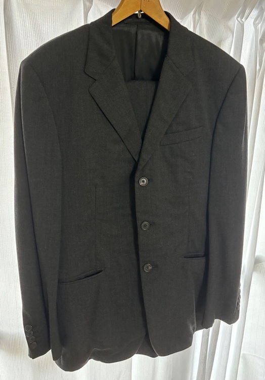 プラダ  （ブランドバッグ）の商品画像 - 査定依頼日：2025年6月11日 - 最高査定価格：30,000円