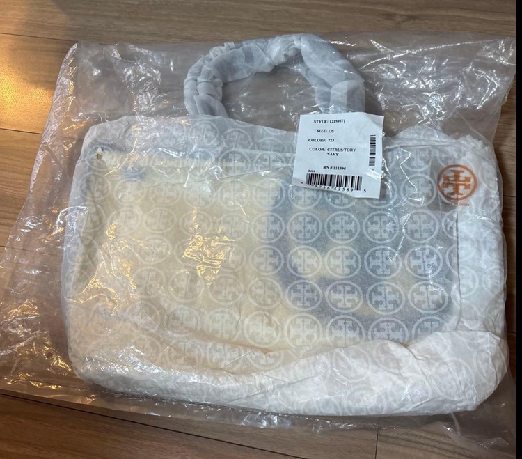 TORY BURCH■トートバッグキャンバス レザー ライトイエロー紺（ブランドバッグ）の商品画像 - 査定依頼日：2026年7月6日 - 最高査定価格：100,000円