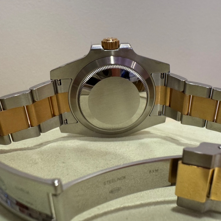 ロレックス サブマリーナー 116613LB（高級時計）の商品画像 - 査定依頼日：2025年9月29日 - 最高査定価格：2,100,000円