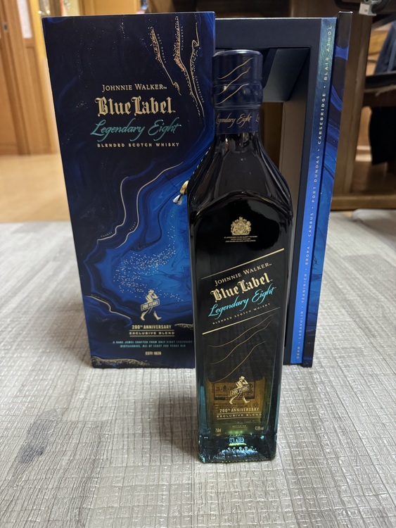 ジョニーウォーカー ブルーラベル レジェンダリーエイト 750ml 箱付き（お酒）の商品画像 - 査定依頼日：2025年3月29日 - 最高査定価格：32,000円