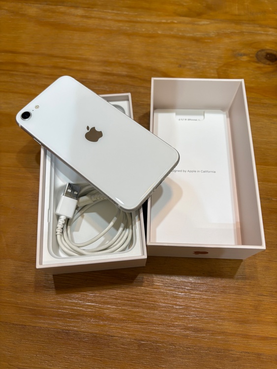 iPhone SE (第 2 世代) 64GB SIMフリー（スマホ）の商品画像 - 査定依頼日：2026年3月23日 - 最高査定価格：11,000円