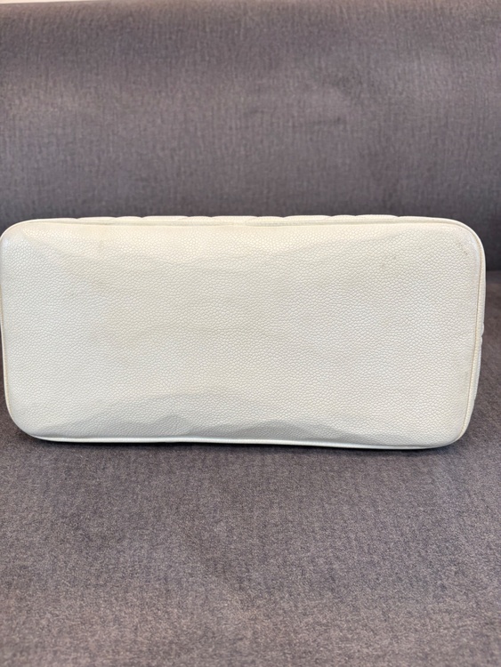 CHANEL 復刻トート ホワイト ゴールドファスナー（ブランドバッグ）の商品画像 - 査定依頼日：2026年6月16日 - 最高査定価格：140,000円