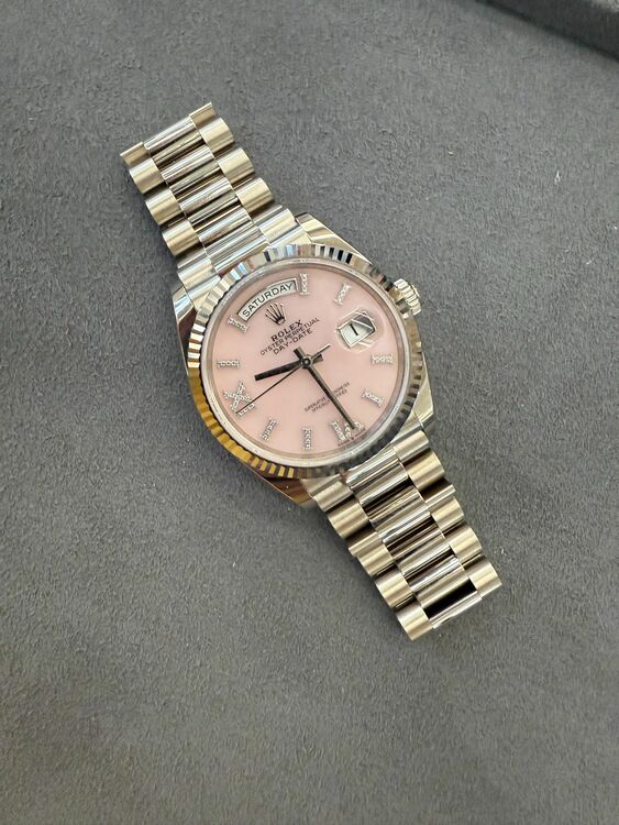 128239(Opal Pink Dial)（高級時計）の商品画像 - 査定依頼日：2025年9月23日 - 最高査定価格：6,600,000円