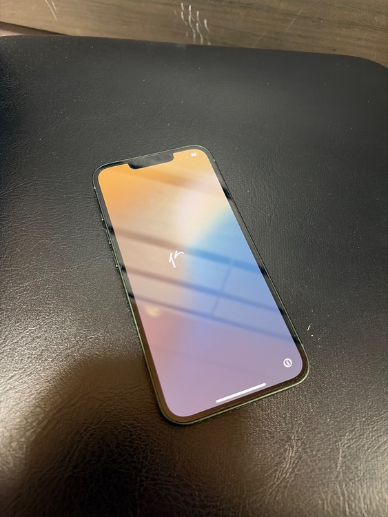 iPhone iPhone 13 256GB Softbank（スマホ）の商品画像 - 査定依頼日：2026年6月4日 - 最高査定価格：37,000円