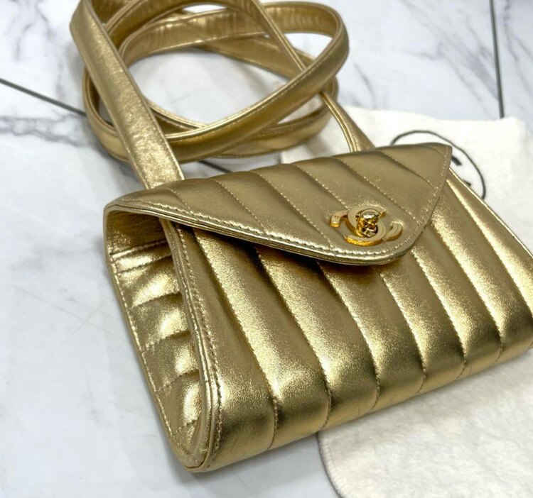  シャネル　マドモアゼル ショルダーバッグ ゴールド（ブランドバッグ）の商品画像 - 査定依頼日：2025年2月4日 - 最高査定価格：350,000円