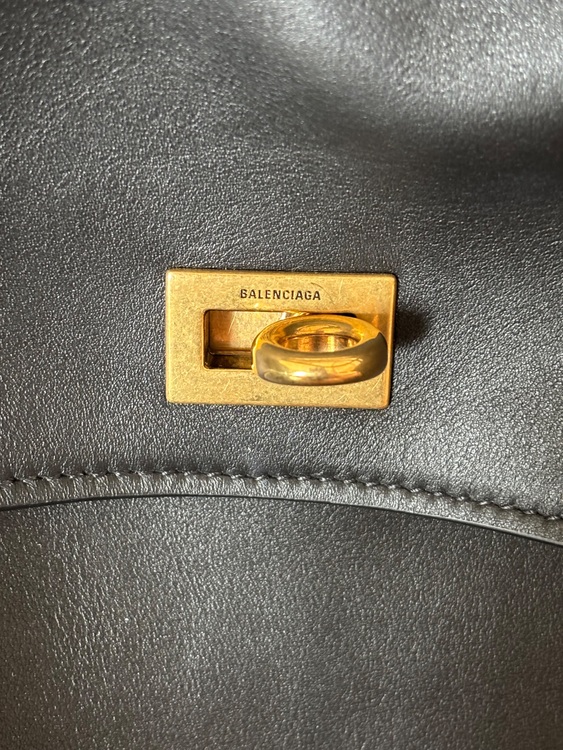 バレンシアガ  （ブランドバッグ）の商品画像 - 査定依頼日：2025年6月21日 - 最高査定価格：200,000円