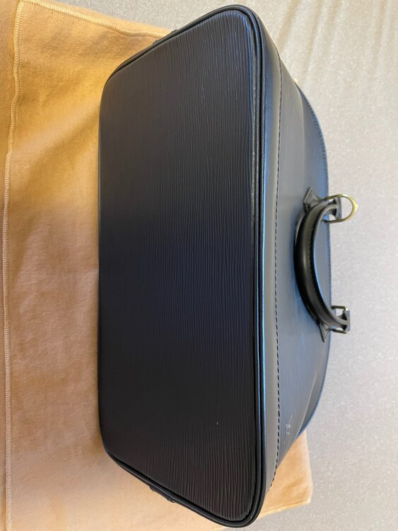 ルイヴィトン エピ （ブランドバッグ）の商品画像 - 査定依頼日：2024年5月31日 - 最高査定価格：50,000円