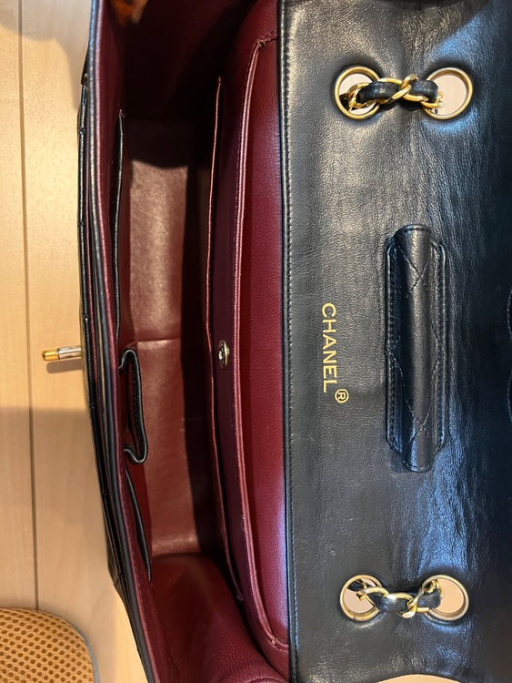 マトラッセ　シングルフラップ　ダブルチェーン（ブランドバッグ）の商品画像 - 査定依頼日：2025年11月11日 - 最高査定価格：300,000円