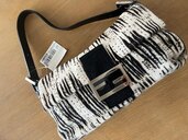 フェンディ  （ブランドバッグ）の商品画像 - 査定依頼日：2024年12月7日 - 最高査定価格：200,000円