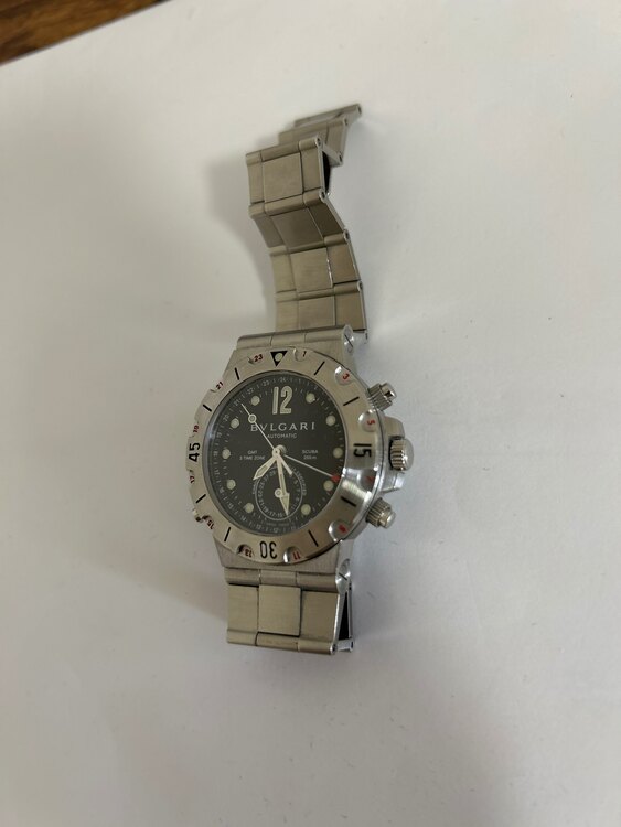 ブルガリ ディアゴノ SD38SGMTディアゴノプロフェッショナルスクーバGMT3タイムゾーンSSブラック（高級時計）の商品画像 - 査定依頼日：2025年5月11日 - 最高査定価格：180,000円