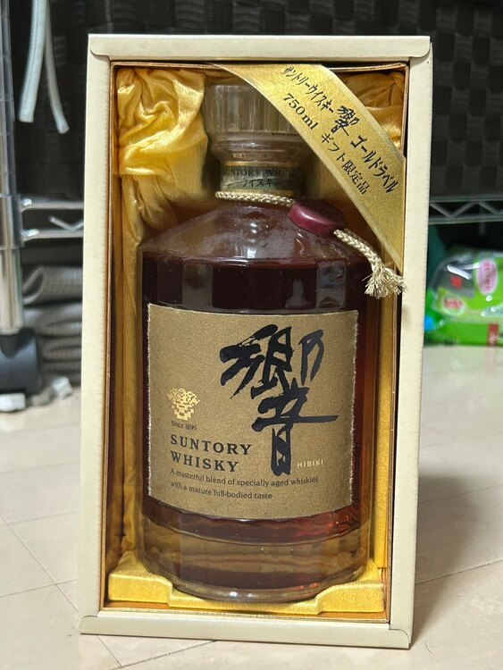 サントリーウイスキー響　ゴールドラベル（お酒）の商品画像 - 査定依頼日：2025年1月1日 - 最高査定価格：64,000円