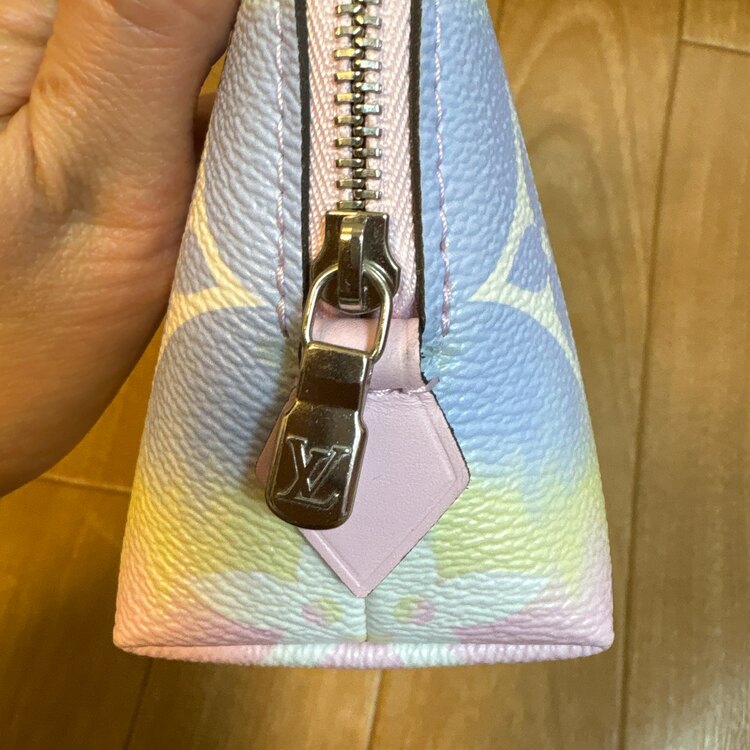 エスカル　ポーチ　ルイヴィトン　ポシェット・コスメティック PM（ブランド財布・小物）の商品画像 - 査定依頼日：2025年4月19日 - 最高査定価格：40,000円