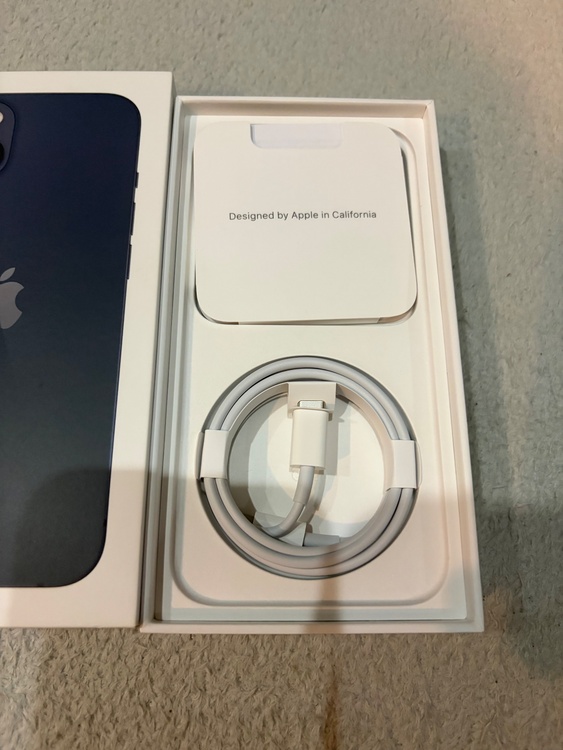 iPhone iPhone 13 256GB Softbank（スマホ）の商品画像 - 査定依頼日：2026年6月10日 - 最高査定価格：37,000円