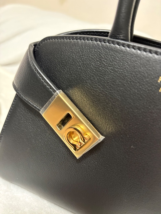 215975 768853（ブランドバッグ）の商品画像 - 査定依頼日：2026年4月6日 - 最高査定価格：115,000円