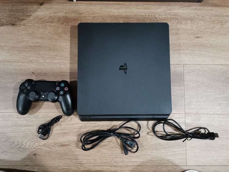 プレイステーション4本体 ジェットブラック(HDD 500GB/CUH-2100（ゲーム機本体・ゲームソフト）の商品画像 - 査定依頼日：2022年8月18日 - 最高査定価格：15,000円