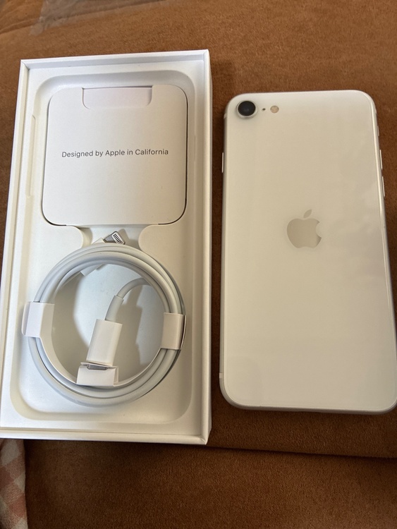 iPhone iPhone SE (第 3 世代) 64GB docomo（スマホ）の商品画像 - 査定依頼日：2026年9月15日 - 最高査定価格：14,000円