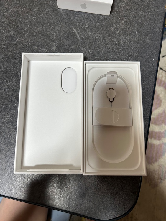 箱（スマホ）の商品画像 - 査定依頼日：2025年6月24日 - 最高査定価格：96,000円