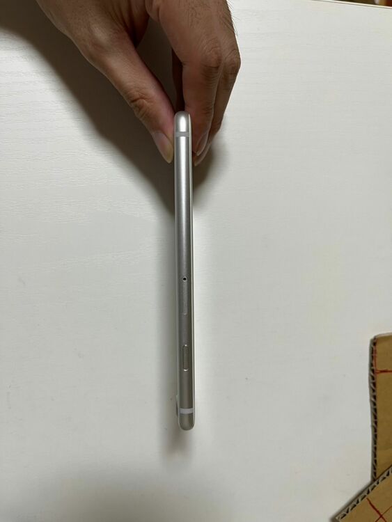 iphone 8（スマホ）の商品画像 - 査定依頼日：2025年7月18日 - 最高査定価格：5,000円