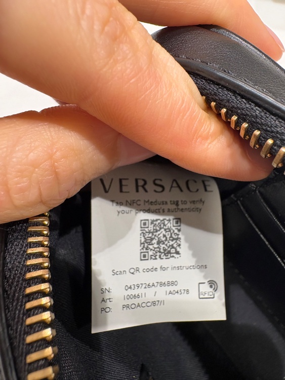 フェンダーチェ　カメラショルダーバッグ（ブランドバッグ）の商品画像 - 査定依頼日：2026年3月3日 - 最高査定価格：90,000円