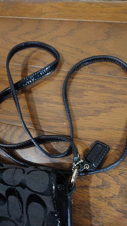 ショルダーバッグ（ブランドバッグ）の商品画像 - 査定依頼日：2025年4月4日 - 最高査定価格：3,000円